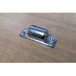 Toggle catch striker plate